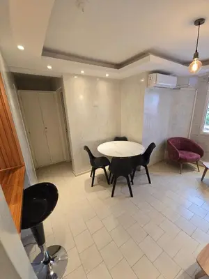 a dining room with a table and chairs in a room at Departamento en Bv San Juan a cuadras del shopping Patio Olmos in Cordoba