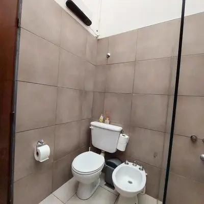 a bathroom with a toilet and a sink at Casa con pileta en Cabalango - Sierras de Córdoba IG alquilervillacarlospaz in Cavalango