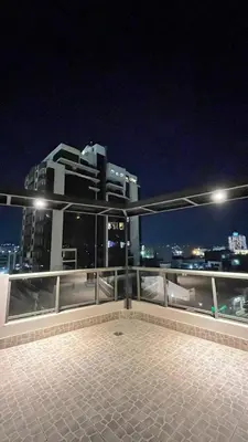 a balcony with a view of a city at night at Departamento Orlando, zona centro in Villa Carlos Paz