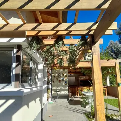 a patio with a wooden pergola at Casa con encanto serrano in Villa General Belgrano