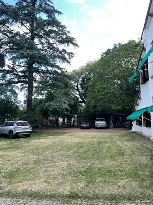a parking lot next to a building with cars parked at perfecta casa en Cordoba in Cordoba