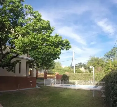 a yard with a fence and a tree and a windmill at CastelAnte1 in Villa Carlos Paz
