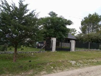 a house with a tree in the yard at Terra Nostra in Los Reartes