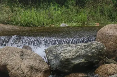 a stream of water flowing over rocks in a river at Quiya ná in Cortaderas