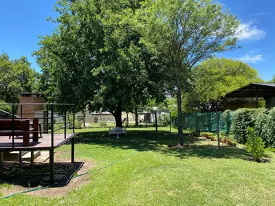 a yard with a picnic table and a tree at Casa del Roble in Alta Gracia