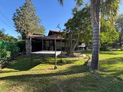 a swing in front of a house with a palm tree at Casa Campo La Carolina in Cordoba