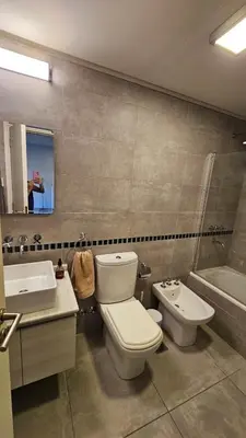 a bathroom with a toilet and a sink and a tub at Departamento en Opera fun 2nd piso in Villa Carlos Paz