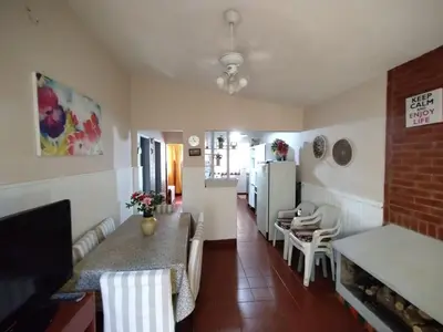 a living room with a kitchen and a dining room at Casa en VCP a la vuelta de la Costanera in Villa Carlos Paz