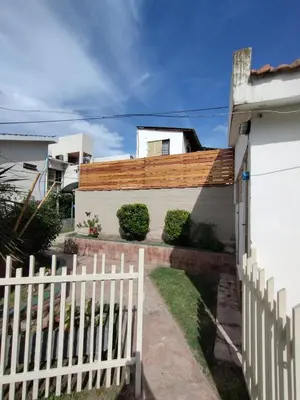 a white fence in front of a house at Casa en VCP a la vuelta de la Costanera in Villa Carlos Paz