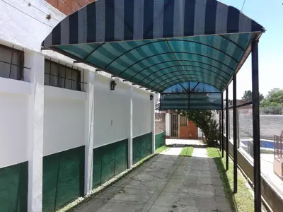 awning over a hallway of a school building at Casa en VCP a la vuelta de la Costanera in Villa Carlos Paz