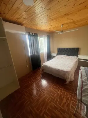a bedroom with a bed and a wooden ceiling at La casa accesible y perfecta para tus vacaciones in Villa Santa Cruz del Lago