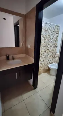 a bathroom with a sink and a toilet at Depto Moderno, Luminoso y Cerca de Todo Córdoba in Cordoba