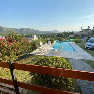 Casa con vista a las Sierras y pileta privada