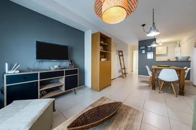 a living room with a television and a table at Gral Paz con patio privado y asador in Cordoba