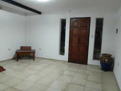 a room with a wooden door and a table at La Morada de tus Sueños VCP con vista al LAGO in Villa Carlos Paz