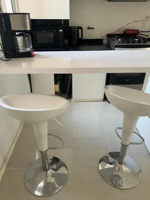 a white counter with two sinks and a microwave at Departamento en Nueva Córdoba, Córdoba Capital in Cordoba