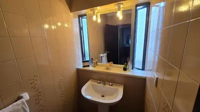 a bathroom with a sink and a mirror at Temporario HOSPITAL PRIVADO, QUALITY, con cochera en CORDOBA in Cordoba