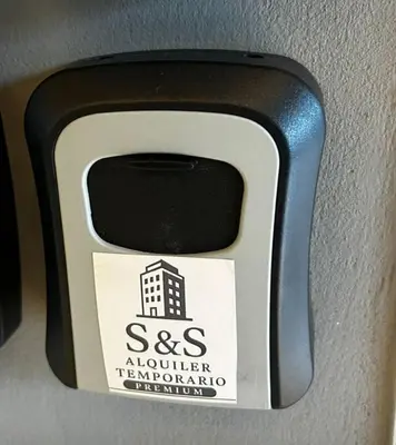 a door handle with a sign on it at Departamento Premiun con Cochera en Villa Dolores in Villa Dolores