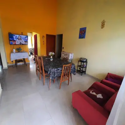 a living room with a table and a red couch at El sueño de papá in Santa María