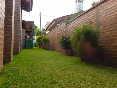 an alley with potted plants next to a brick wall at Complejo Carola in Villa Carlos Paz