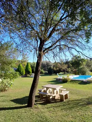 a picnic table and a tree in a park at Linaje del Champaqui - San Javier in Villa de Las Rosas