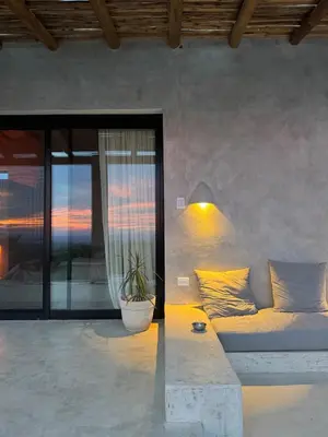 a living room with a couch and a window at Casa Veta in La Porteña