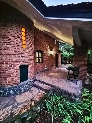 a patio with a brick wall and a table at Cabañas Lorelei in Villa General Belgrano