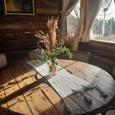 a wooden table with a vase of flowers on it at Cabaña Eluney in Villa Ciudad Parque