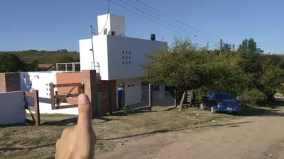 a hand giving a thumbs up in front of a building at Casa Minimalista con Pileta Privada en el mejor lugar de Cabalango in Cavalango
