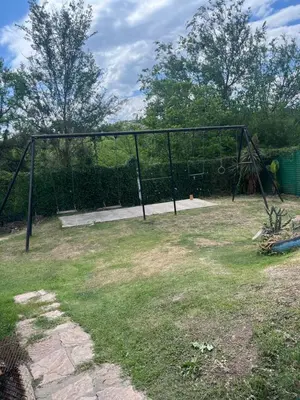 a batting cage in a yard withgrass at Departamento en Villa Carlos paz in Villa Carlos Paz