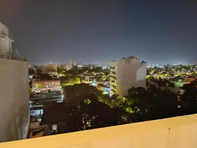a view of a city skyline at night at Dpto 1 dormitorio luminoso zona Nuevocentro in Cordoba
