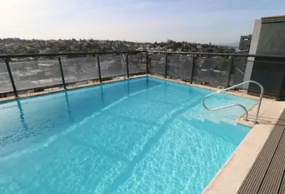 a large swimming pool on top of a building at DEPARTAMENTO con PILETA CENTRO CARLOS PAZ in Villa Carlos Paz