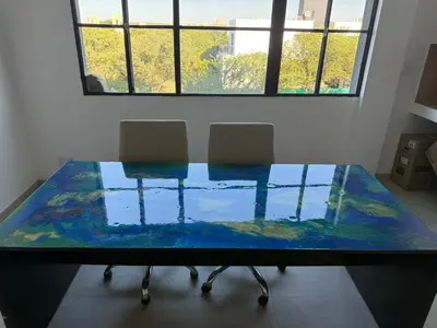 a table with a painting on it in a room at Monoambiente Cañitas in Malagueño