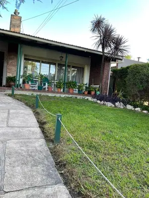 a house with a rope fence in front of a yard at Are-Kepay in Villa Carlos Paz