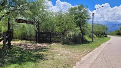 a sign for a secret house on the side of a road at Cabañas Sacha Huasi in Travesía