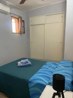 a bedroom with a bed and a closet at Habitación Individual in Cordoba