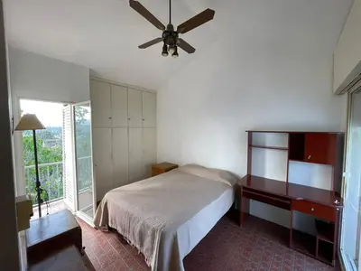 a bedroom with a bed and a ceiling fan at Casa de Alvita in Villa Carlos Paz