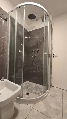a shower in a bathroom with a toilet and a sink at ALV26 4G -Departamento Sobremonte in Cordoba