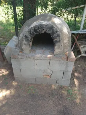 an outdoor brick oven sitting in a field at casa para 12 personas en bialet in San Roque