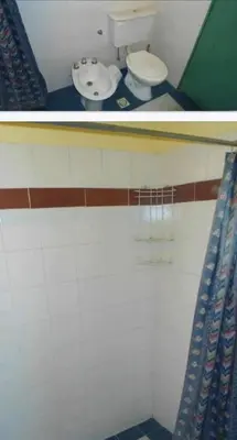 a bathroom with a toilet and a sink at Departamento Cerca de Todo in Villa de Las Rosas