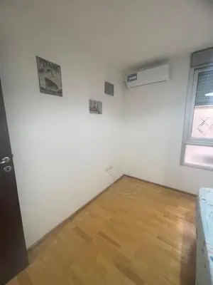 a white room with a wooden floor and a window at Beautiful y sofisticado apartment in Cordoba