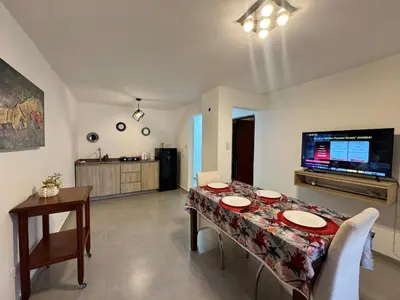 a living room with a table with chairs and a television at Moderno dpto zona norte 1 dorm in Cordoba