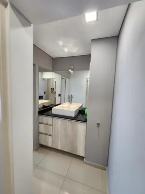 a bathroom with a sink and a mirror at Civis Tower Excepcional Departamento in Villa Carlos Paz