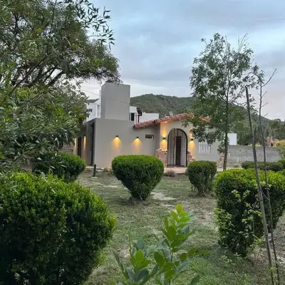 Disfruta casa de bosque a metros de AV San martin y minutos del lago