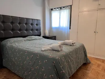a bedroom with a bed with two towels on it at Nueva Córdoba Temporario in Cordoba
