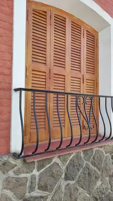 a iron railing on a balcony in front of a window at Casona Boutique Córdoba-Habitaciones privadas in Cordoba