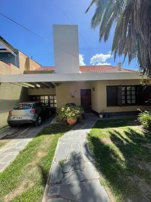 a car parked in front of a house at Casa del Centro in Santa Rosa de Calamuchita