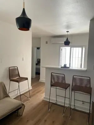 a living room with three chairs and a table at Departamento en B Gral Paz, a metros de Hospital Italiano in Cordoba