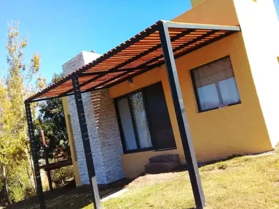 a small house with a red roof at Villa Yacanto de Calamuchita in Villa Yacanto