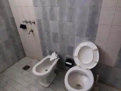 a bathroom with a toilet and a bidet at Casa con vision panoramica a 8 cuadras del centro in Villa Carlos Paz
